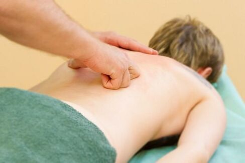 Massage pour l'ostéochondrose thoracique