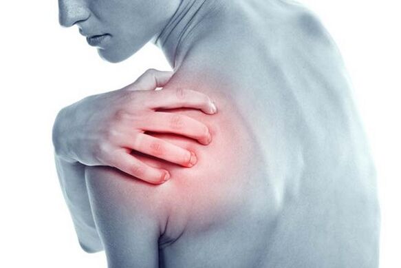 Une douleur douloureuse à l'épaule est un symptôme de l'arthrose de l'articulation de l'épaule. 