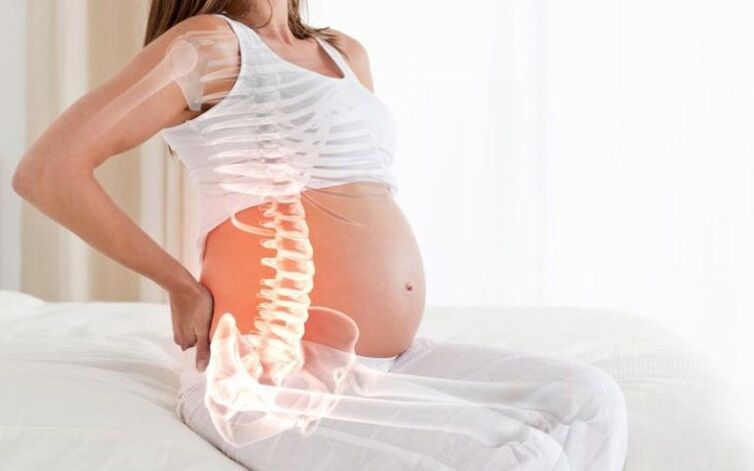 Les femmes enceintes ressentent des douleurs dans la colonne vertébrale entre les omoplates en raison de la charge accrue sur les muscles du dos. 